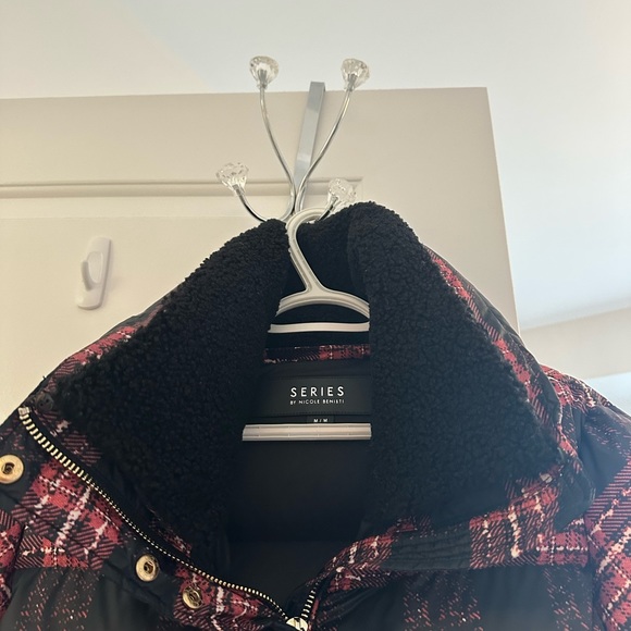 SERIES by Nicole Benisti Briarwood Down Quilted Jacket Red Black - Picture 2 of 5